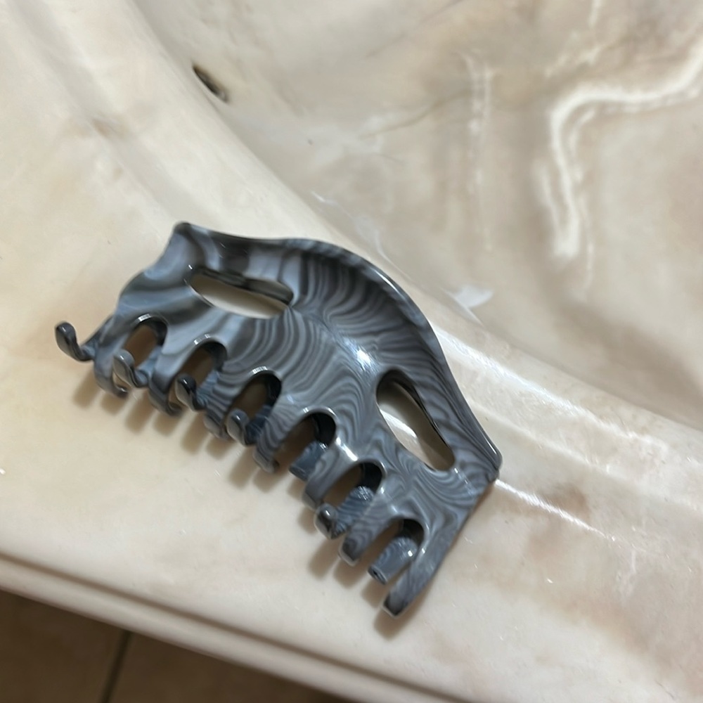 Claw clip brand new